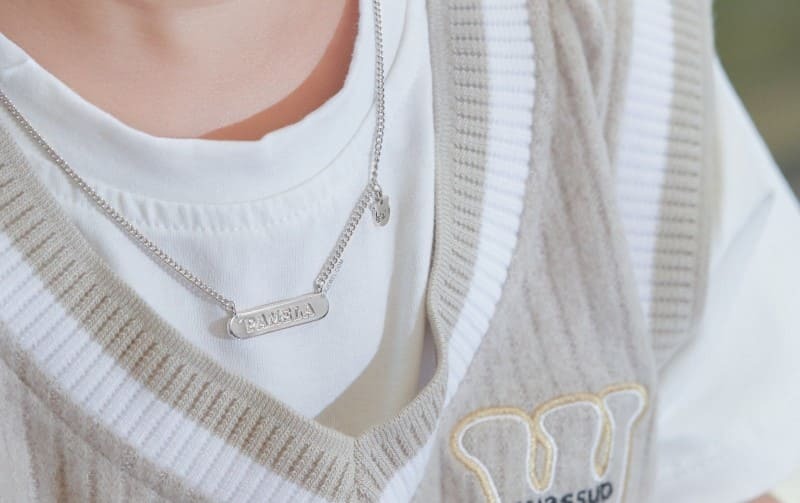 Nam Bính Thân 2016 nên dùng trang sức, vật phẩm phong thủy thuộc hành Kim trong năm 2026